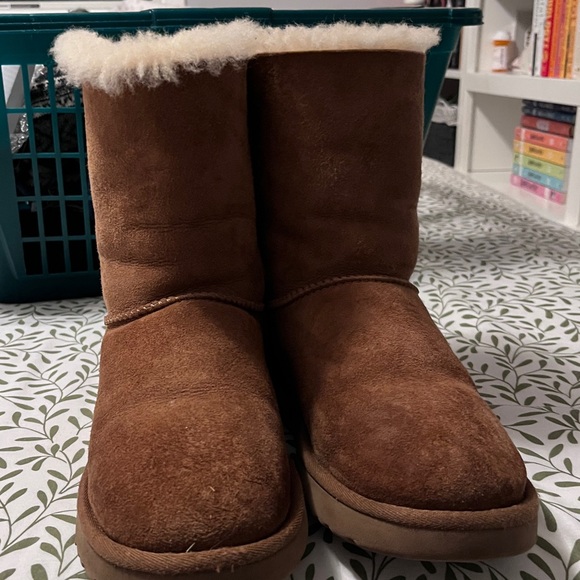 UGG Tan Boots with Brown Bows - Picture 3 of 4
